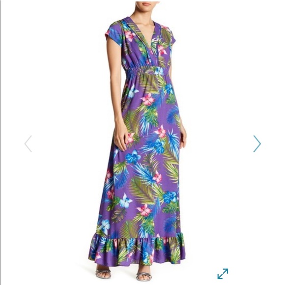 Romeo & Juliet Couture Dresses & Skirts - NWT Romeo and Juliet dress floral  open back
